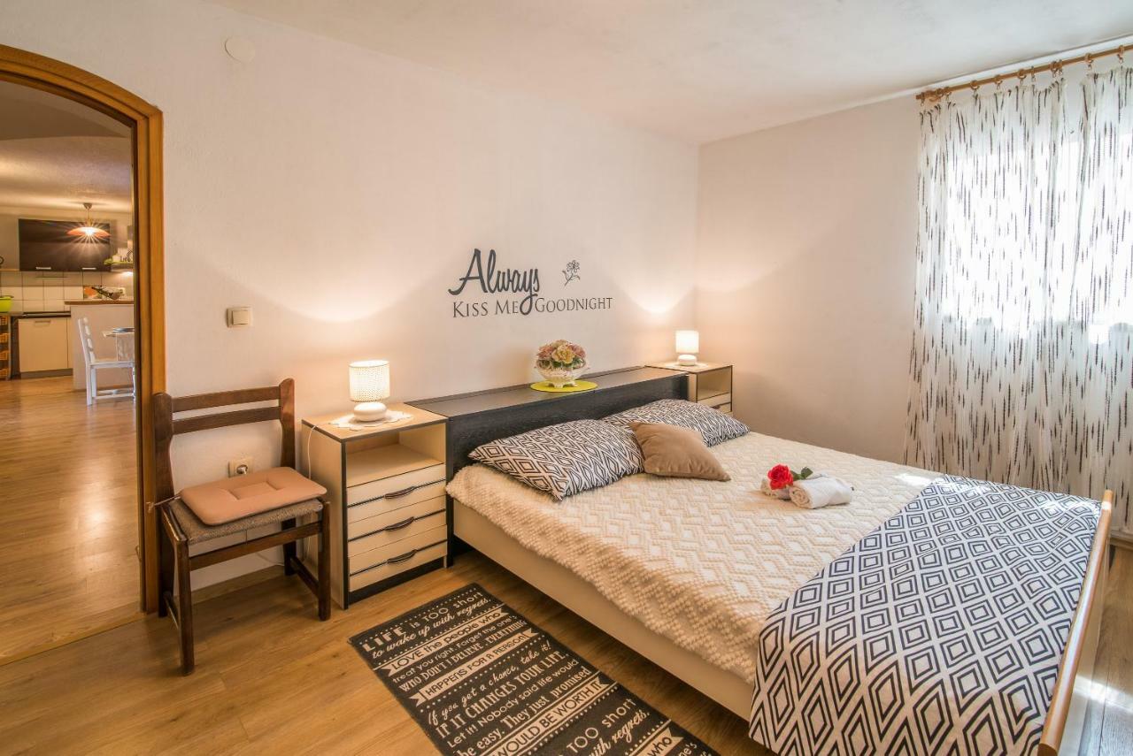 Apartmani Marija Малинська Екстер'єр фото