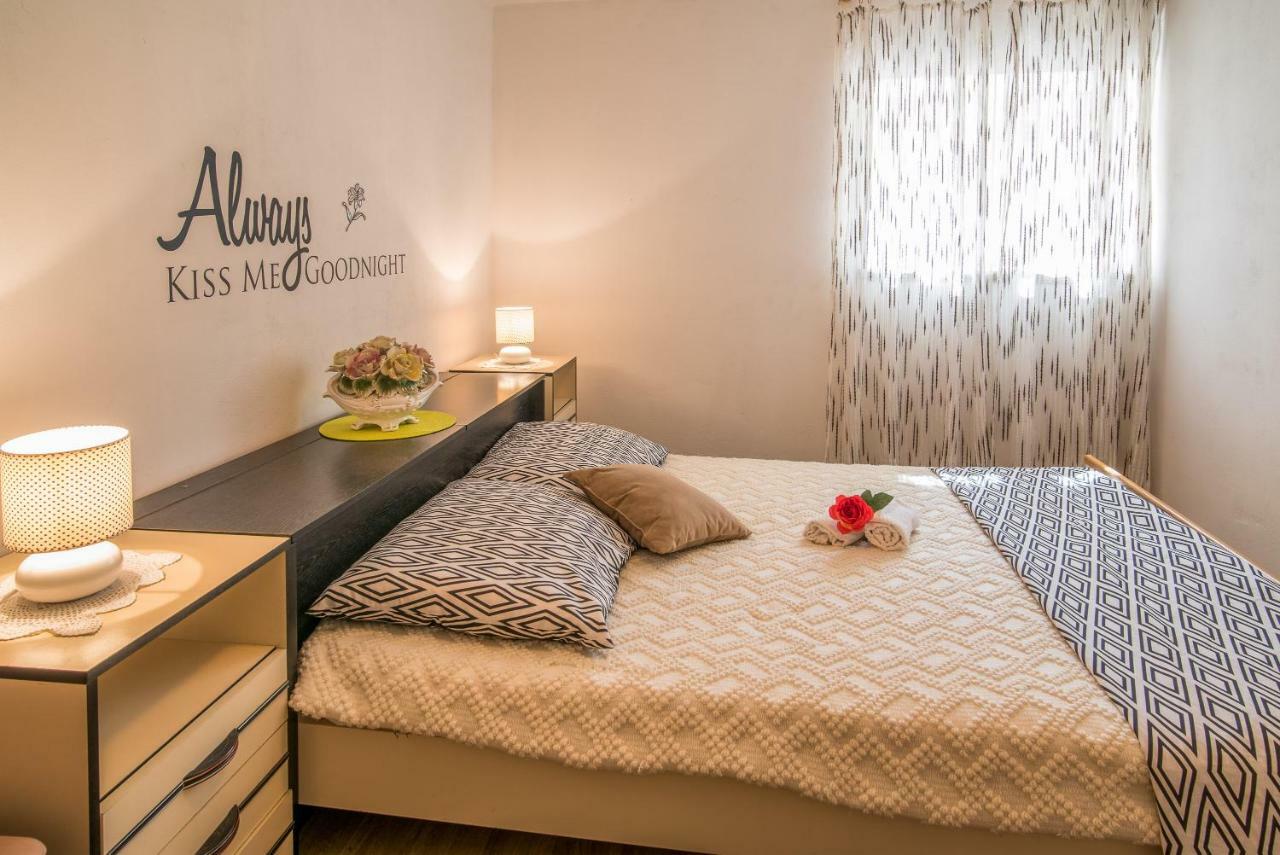 Apartmani Marija Малинська Екстер'єр фото